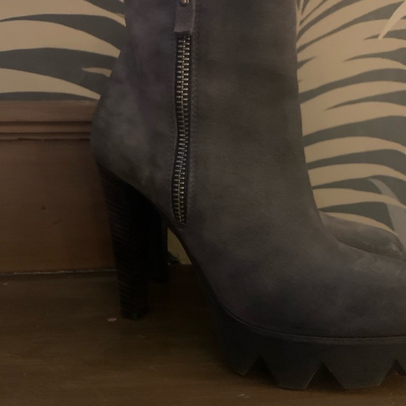 Women’s ankle high heel boots - Picture 2 of 4